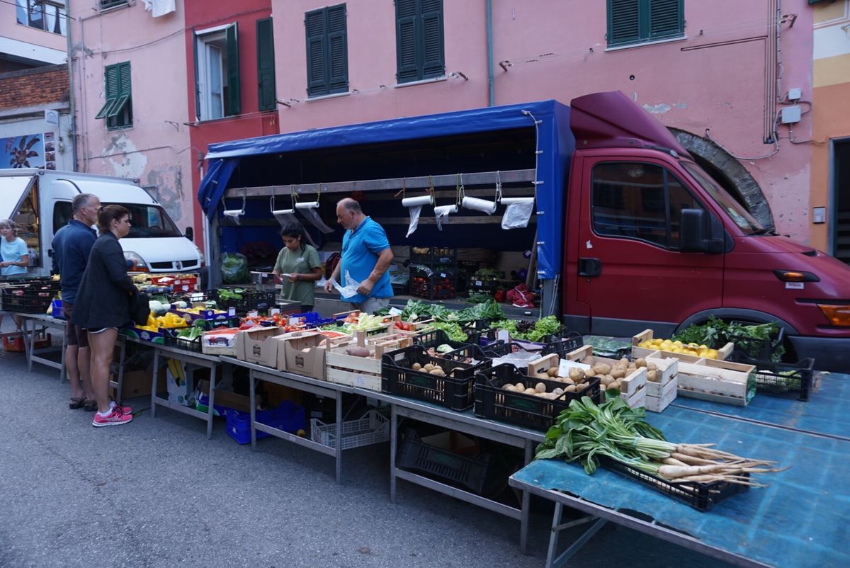 翌朝、チンクエテッレの遊歩道を歩こうとしたら、なんと、通行止めになっていた...