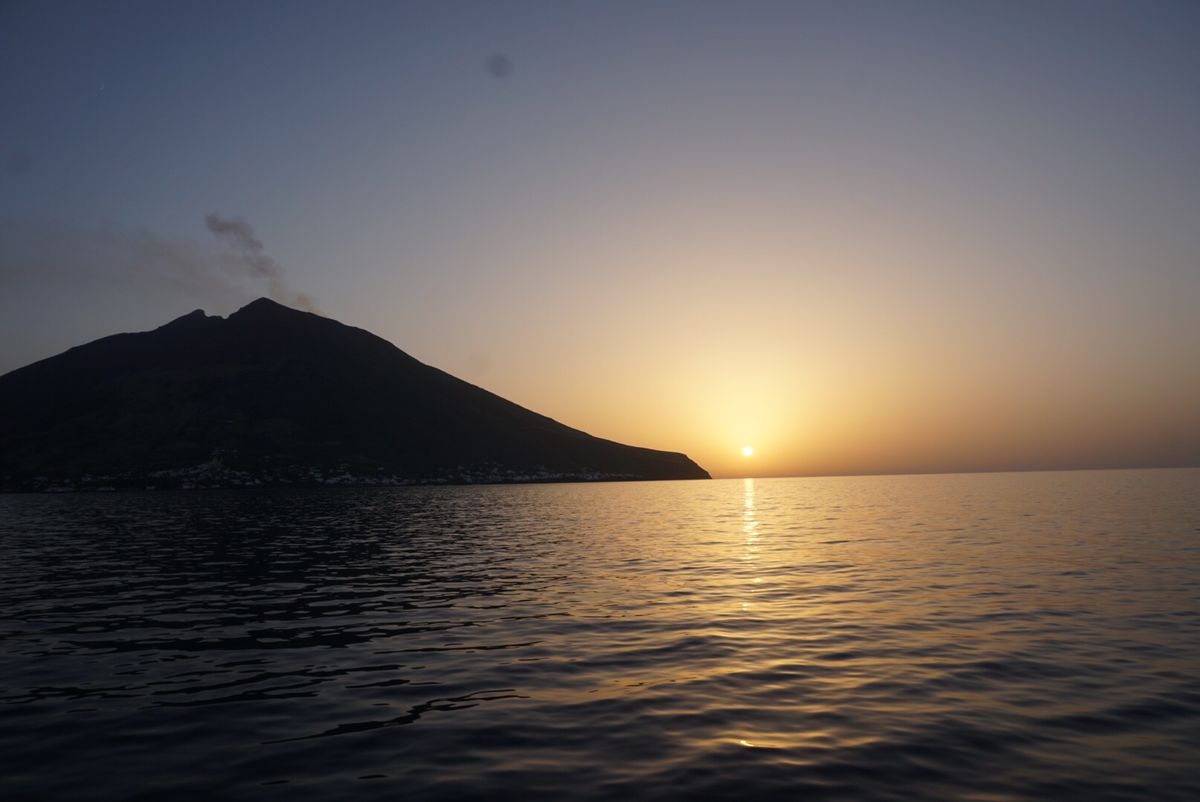 リパリ島からボルケーノ島、ストロンボリ島という活火山の島に行ってきました。...