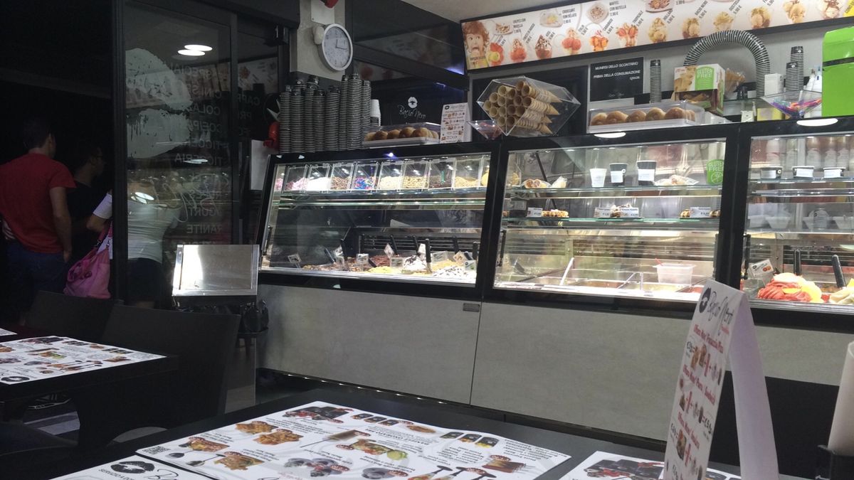 パレルモからミラノに戻るフライトが早朝4時くらいだったので、最終の船でリパ...