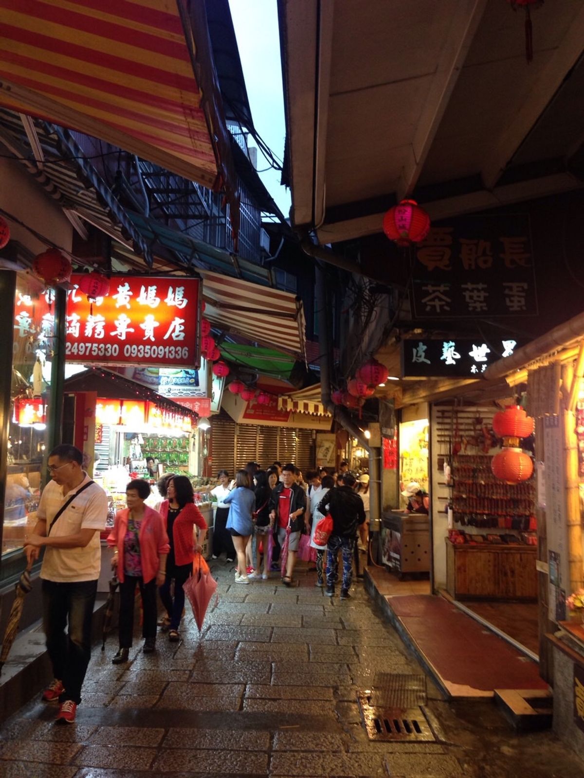 お決まりの九份と十份も自力で電車で行きました。九份はものすごい人！
トンポ...