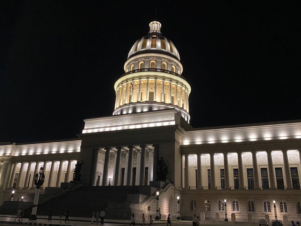マラコンからの夕日はめっちゃキレイだよ！！🌇
ってみんなが言うから
絶対サ...