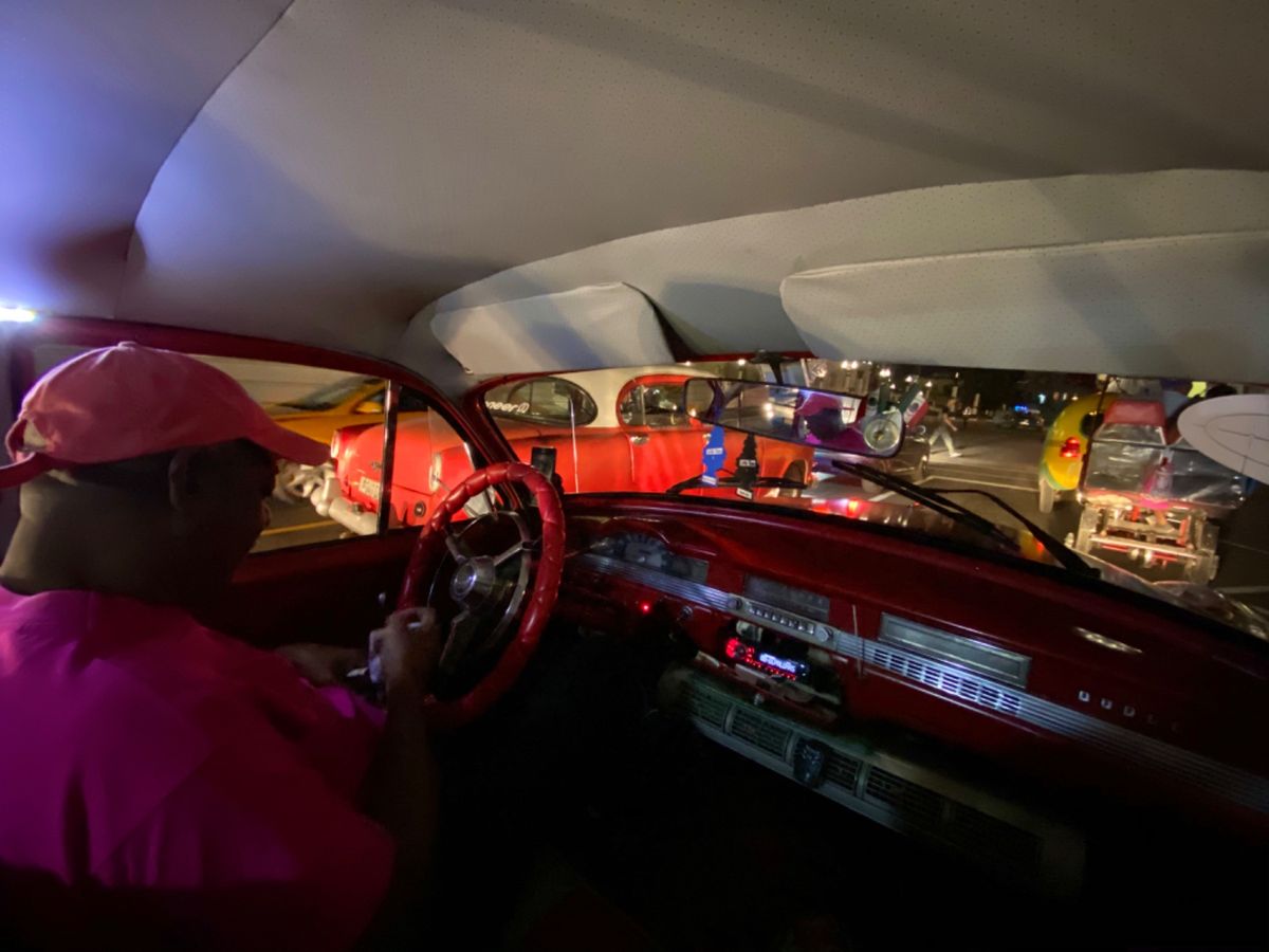 夜はなかなかタクシー捕まらない💦
争奪戦💦

偶然私の前で降りてる人たちい...