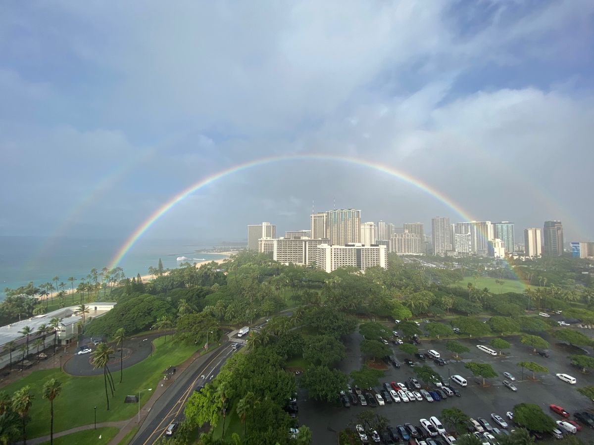 朝起きたら目の前に綺麗な虹。しかもダブル！

冬は比較的雨が多いので虹がよ...