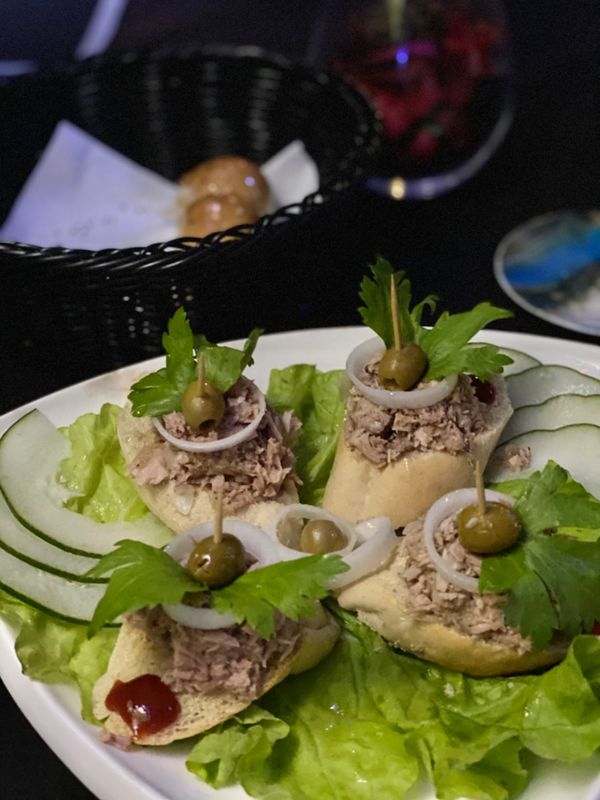 キューバ・ハバナ「1日弾丸ハバナ旅行」の写真：か〜〜なり待ってやっと店内へ
ここのスタ...