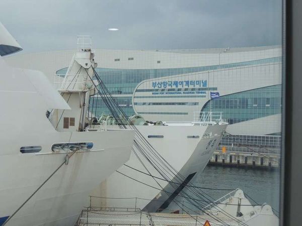 大韓民国 (韓国)・釜山「2016年 船で釜山」の写真：釜山着
