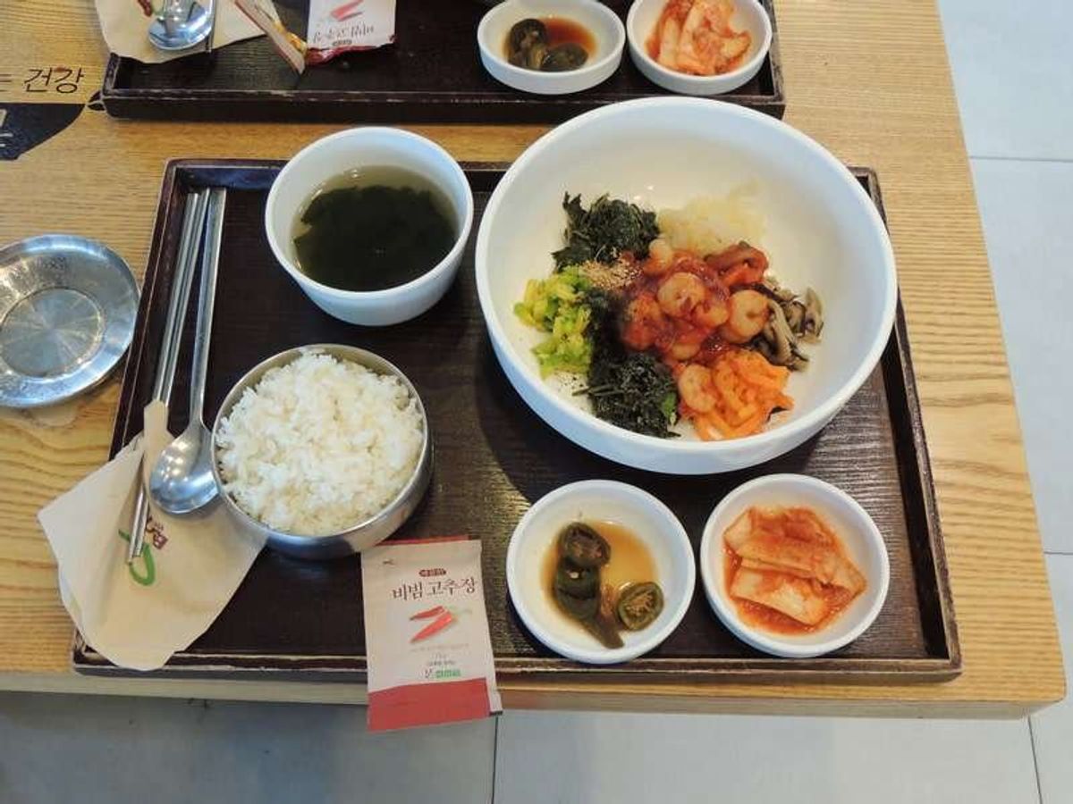 釜山駅で朝食。