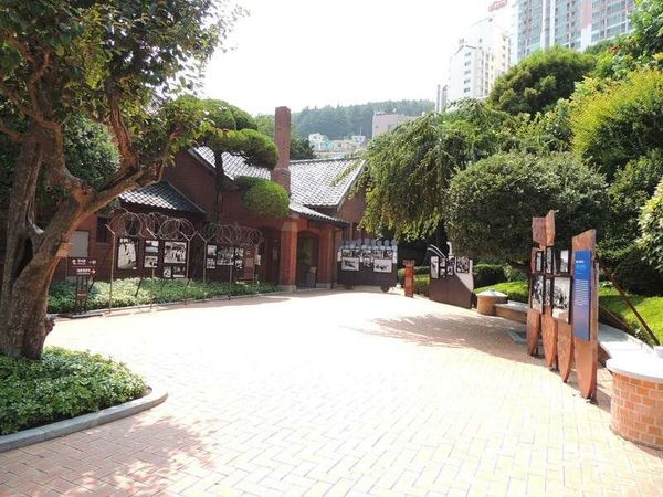 大韓民国 (韓国)・釜山「2016年 船で釜山」の写真：朝鮮戦争時、北朝鮮に釜山まで攻めよられた...