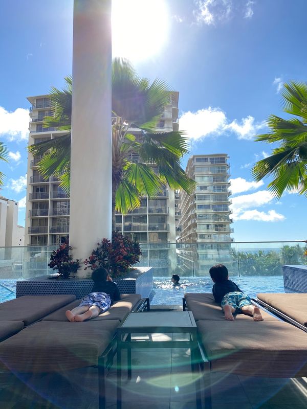 アメリカ(米国)・ハワイ「ハワイ オアフ島」の写真：トランプホテルのインフィニティープール。