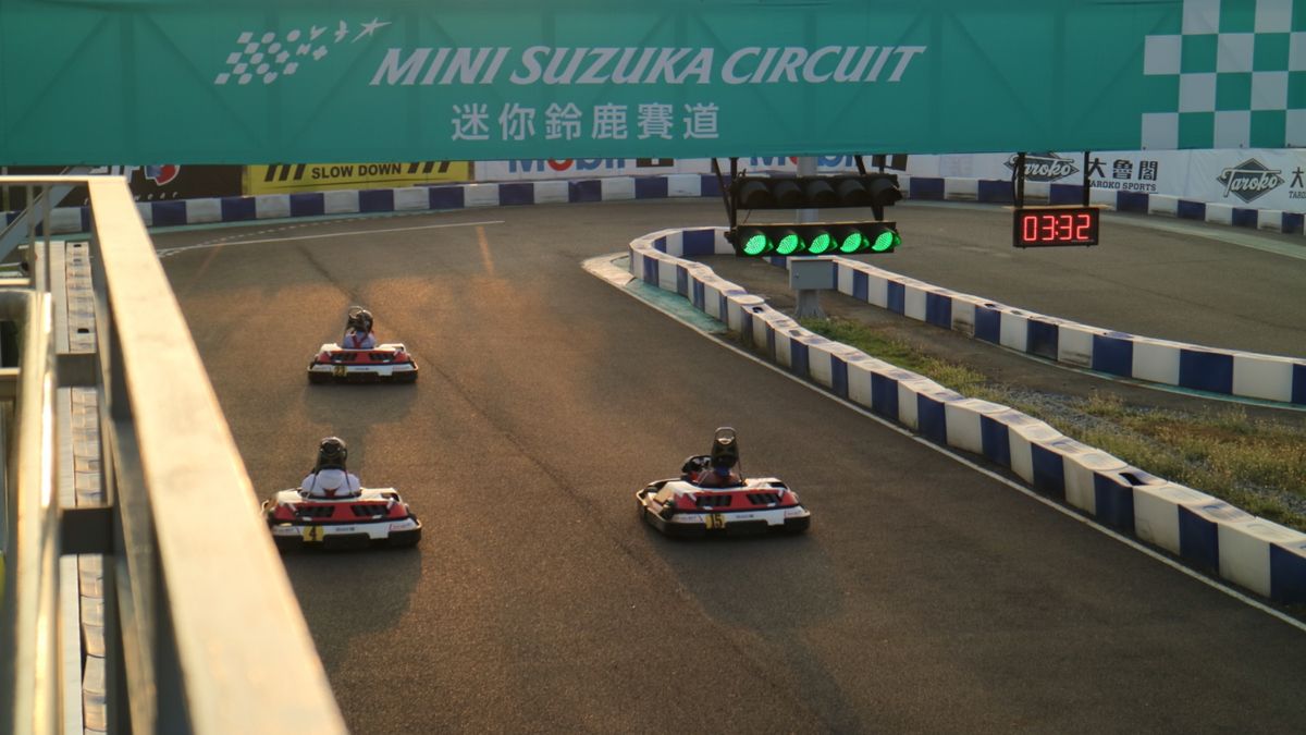 高雄に着いてからその足で、ミニ鈴鹿サーキットへ行きました。カートは初めてだ...