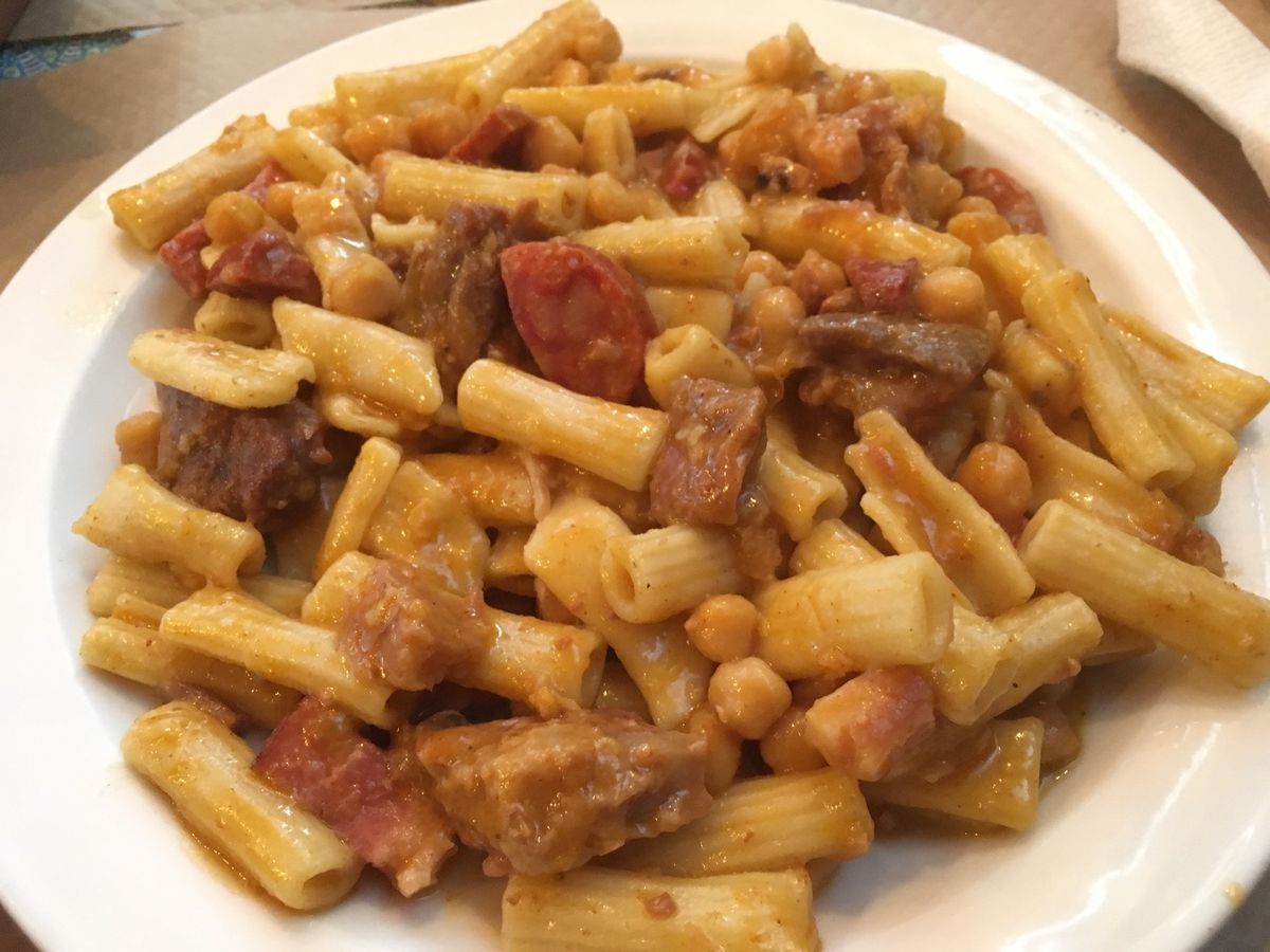 ビアナドカステロのTasquinha de Santiagoで昼食。予想を...