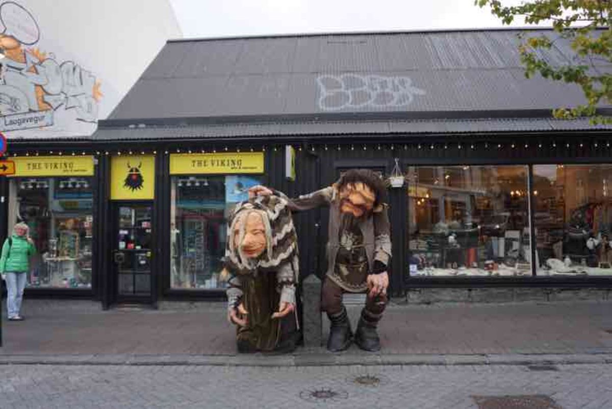 旅好きな友達とたまにはグループで旅してみようと計画したら、10人も集まって...