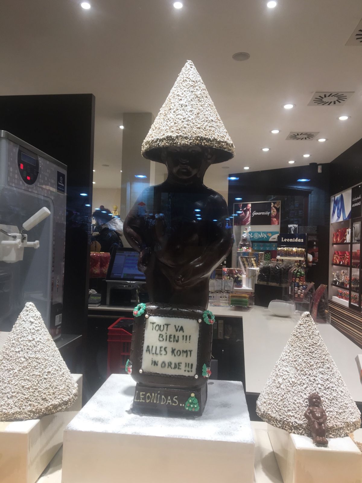 飛行機は３時半頃着。夕方街歩きできました。