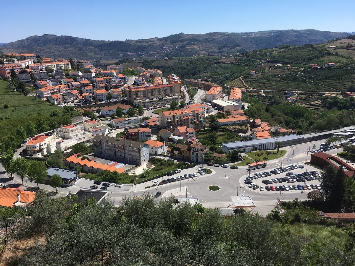 ラメーゴ、教会とお城からの眺めなど。森でランチしました。