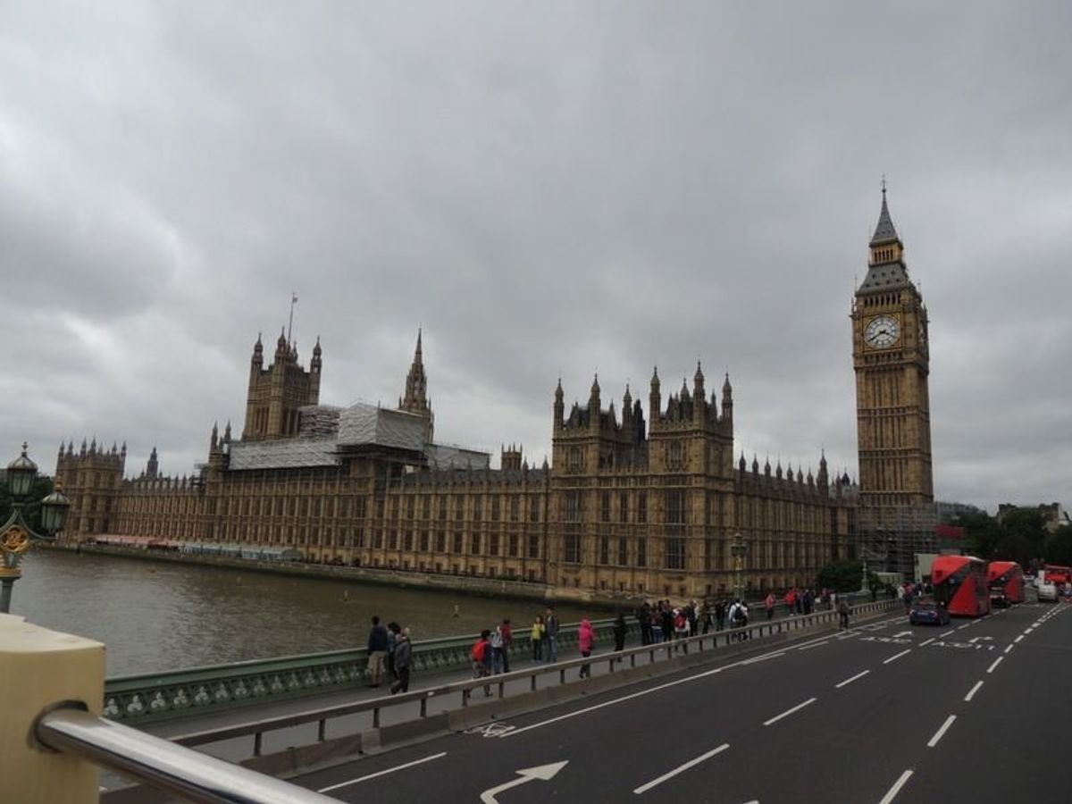 今まで見た写真通りのビッグベンは本物の感動も感じつつ、どこか冷めた目で見て...