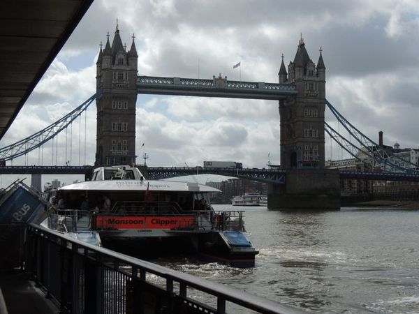 イギリス(英国)・ロンドン「2017年 楽しいロンドン　愉快なロンドン　ロンドン　ロンドン」の写真：ボートツアーはバスツアーの値段に組み込ま...