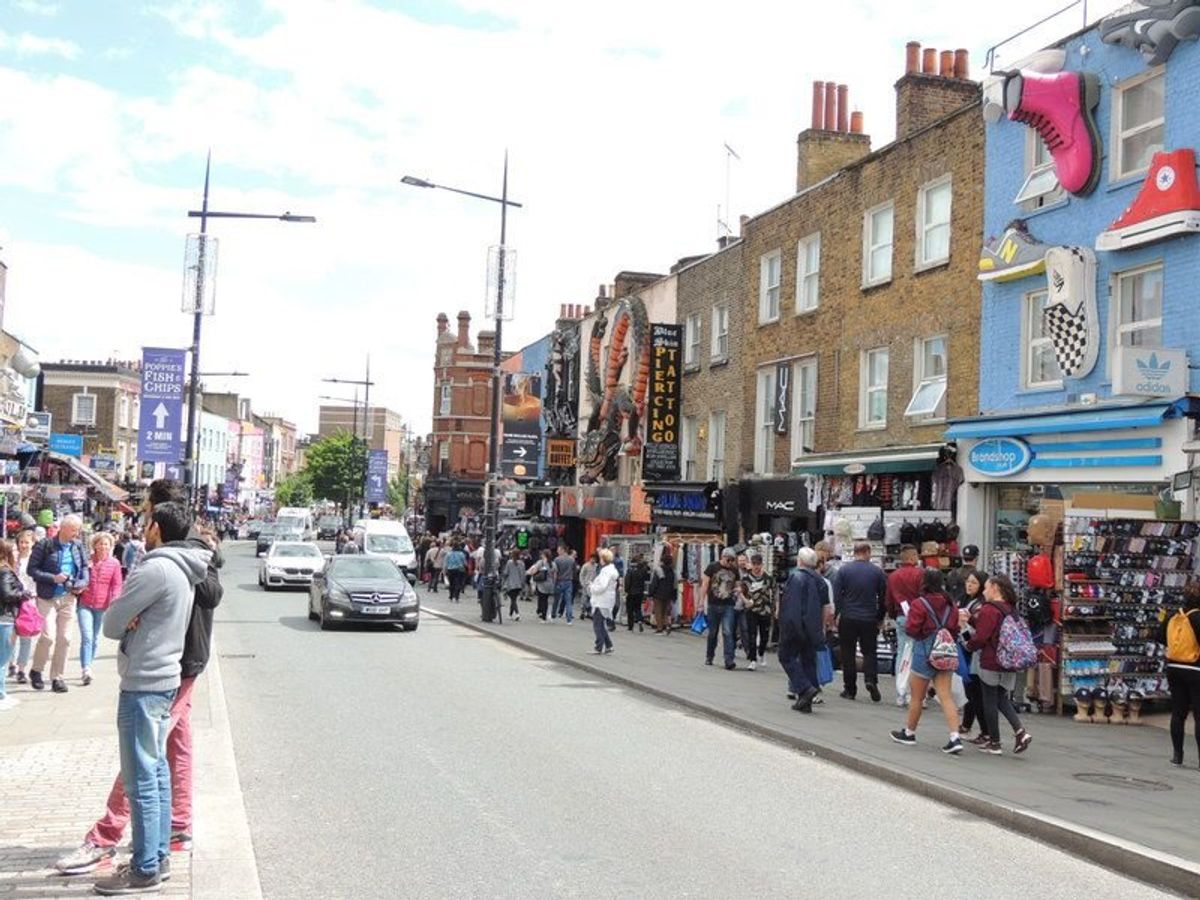 若者が集まるストリート。