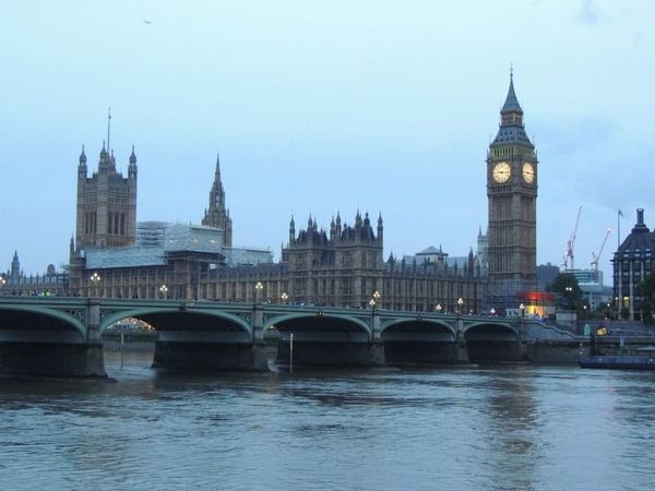 イギリス(英国)・ロンドン「2017年 楽しいロンドン　愉快なロンドン　ロンドン　ロンドン」の写真：夜のビッグベンも風情がいいかなと思い撮っ...