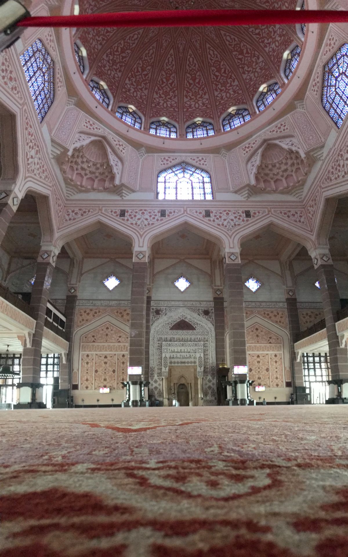 ピンクモスクことプトラモスク🕌
モスクのシンメトリーさは圧巻😌