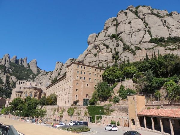 スペイン・バルセロナ「2017年 カタルーニヤ　イビサ」の写真：モンセラット。
電車でも行けるがレンタカ...