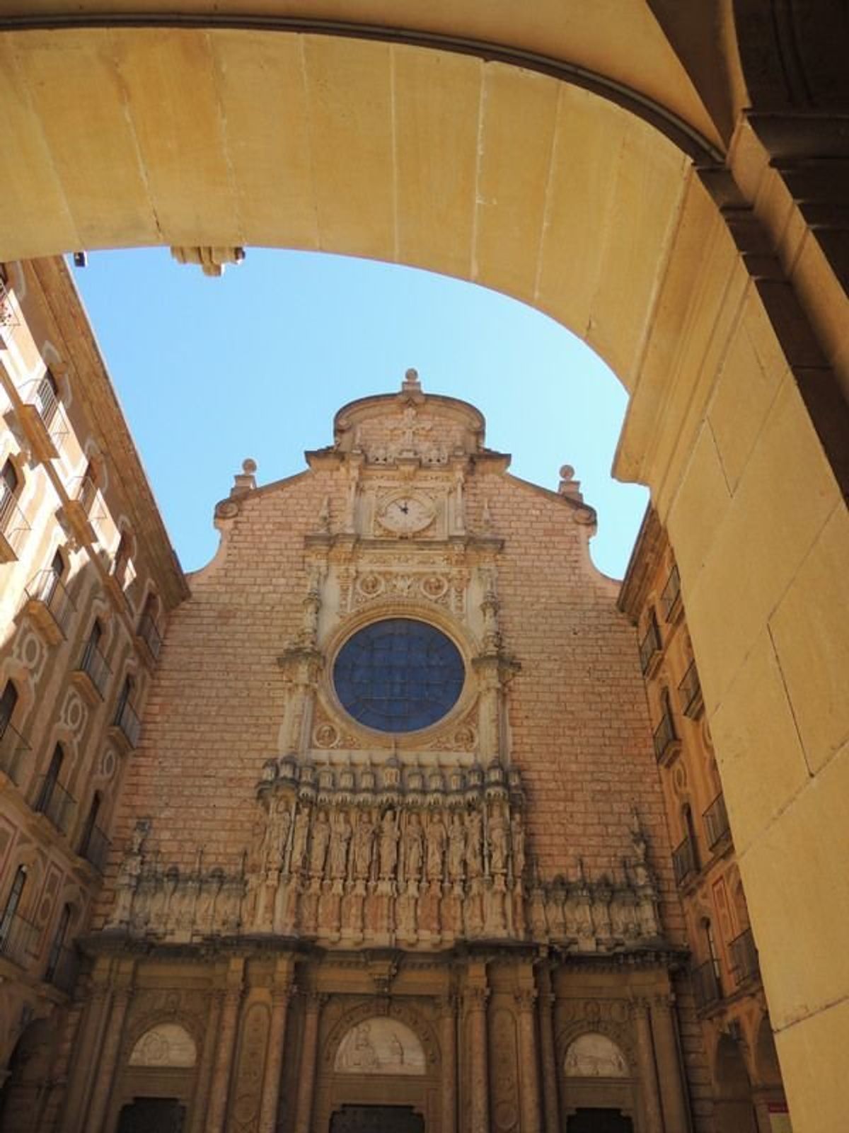 モンセラット。
電車でも行けるがレンタカーで移動。
キリスト教の聖地なんで...