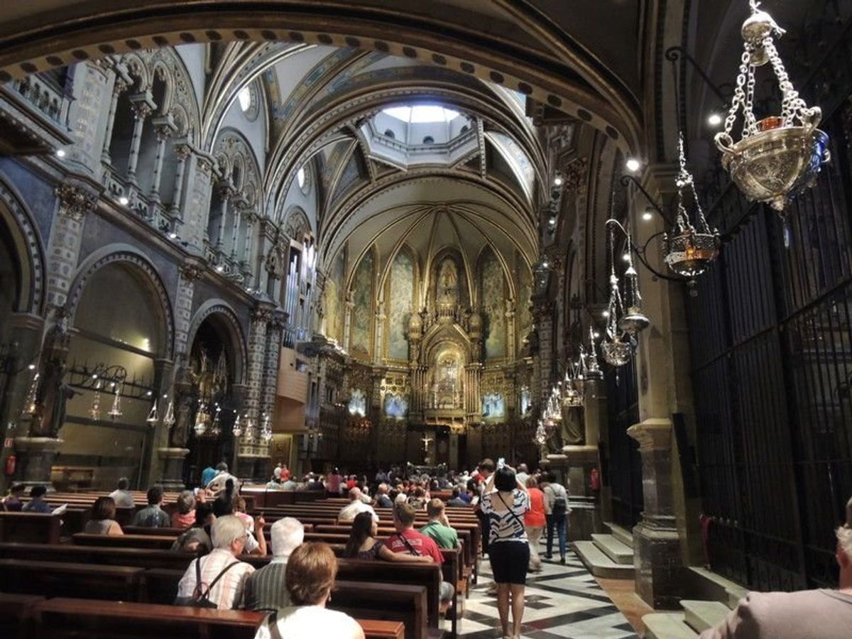 モンセラット。
電車でも行けるがレンタカーで移動。
キリスト教の聖地なんで...