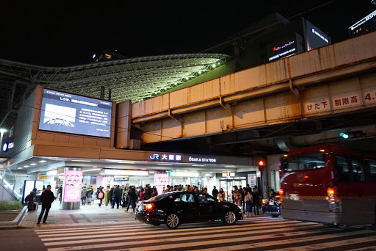 今回は定番の551食べたり、
りくろーおじさんを自分のおみやげに買ったりし...