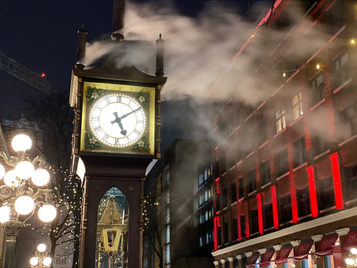 人が群がる蒸気時計
iphone11proにしてよかったーー！！！