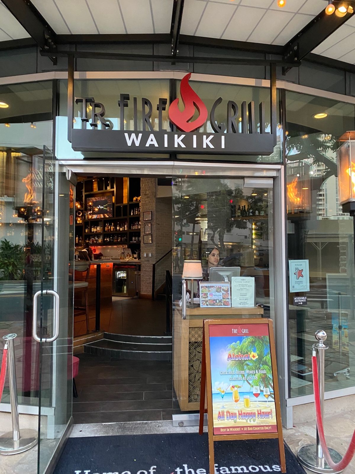 「いやすめ」大竹さんとご飯。

Nami Hanaというハワイ幻の焼酎をい...