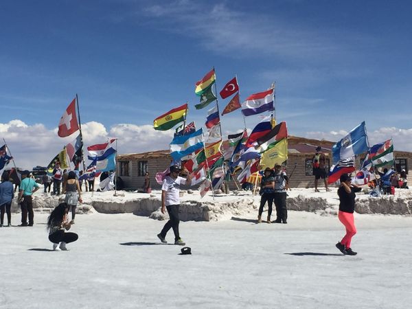 ボリビア多民族国・ラパス「ボリビア　ウユニ塩湖」の写真