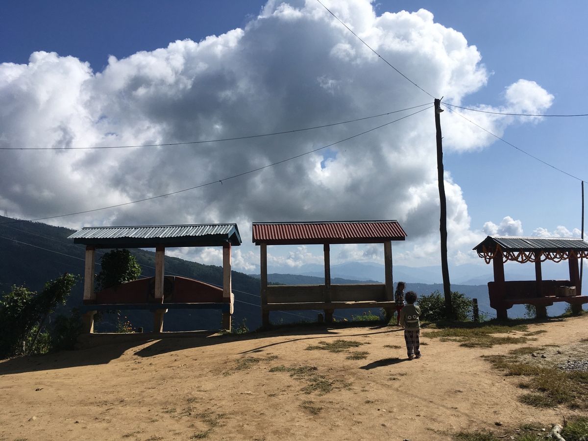 ヒレ。お茶畑が広がる高原の町。