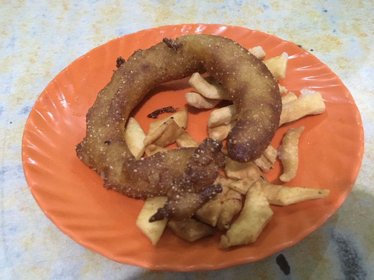 ヒレでは、ちょうどお祭りティハールと重なり、華やいだ雰囲気だった。お祭りの...