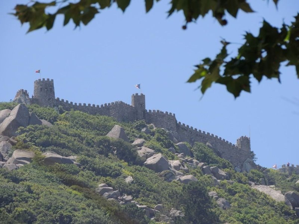 シントラ駅から見る城壁