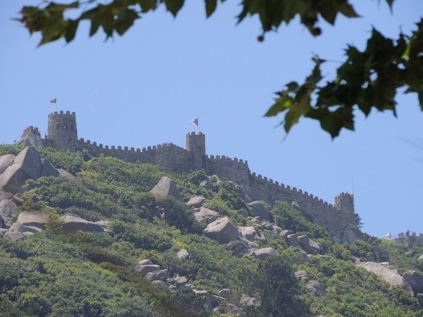 ポルトガル・リスボン「2017年 リスボン」の写真：シントラ駅から見る城壁