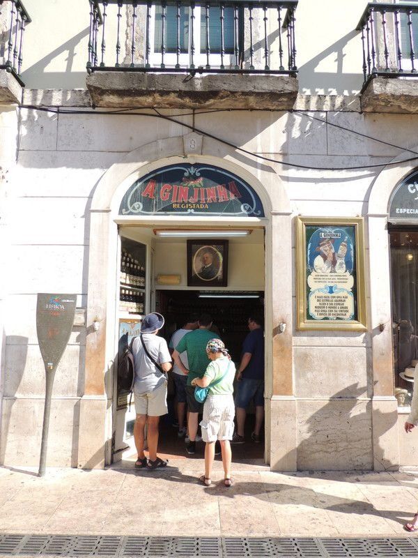 ポルトガル・リスボン「2017年 リスボン」の写真：Ginjinhaという有名なお酒を提供す...
