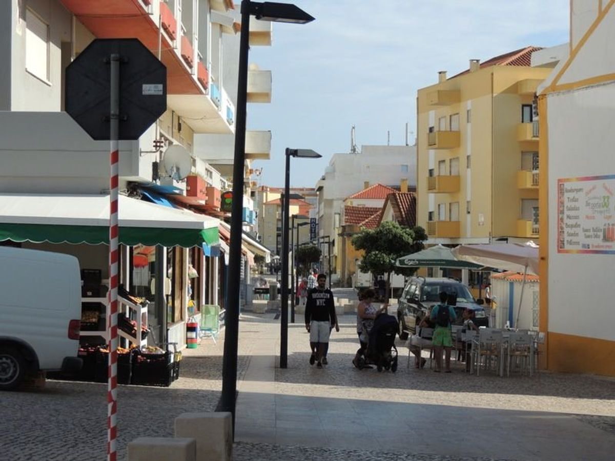 タクシーを使う。
詩人檀一雄が住んだ街に行くのだ。
そいつはどうしてこんな...