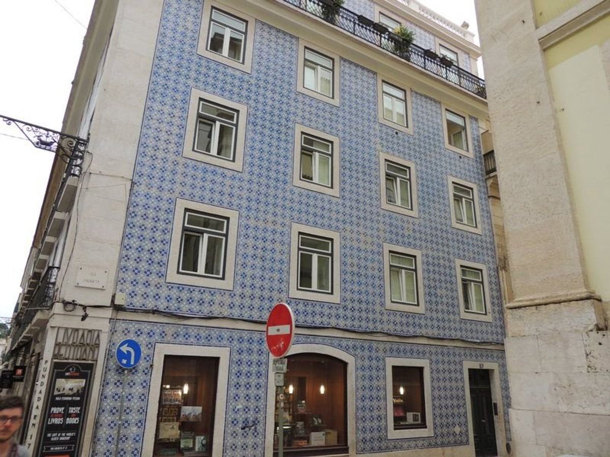 線によっては近代的なトラムも走っていて、
観光用の見世物に思えたが、真意は...