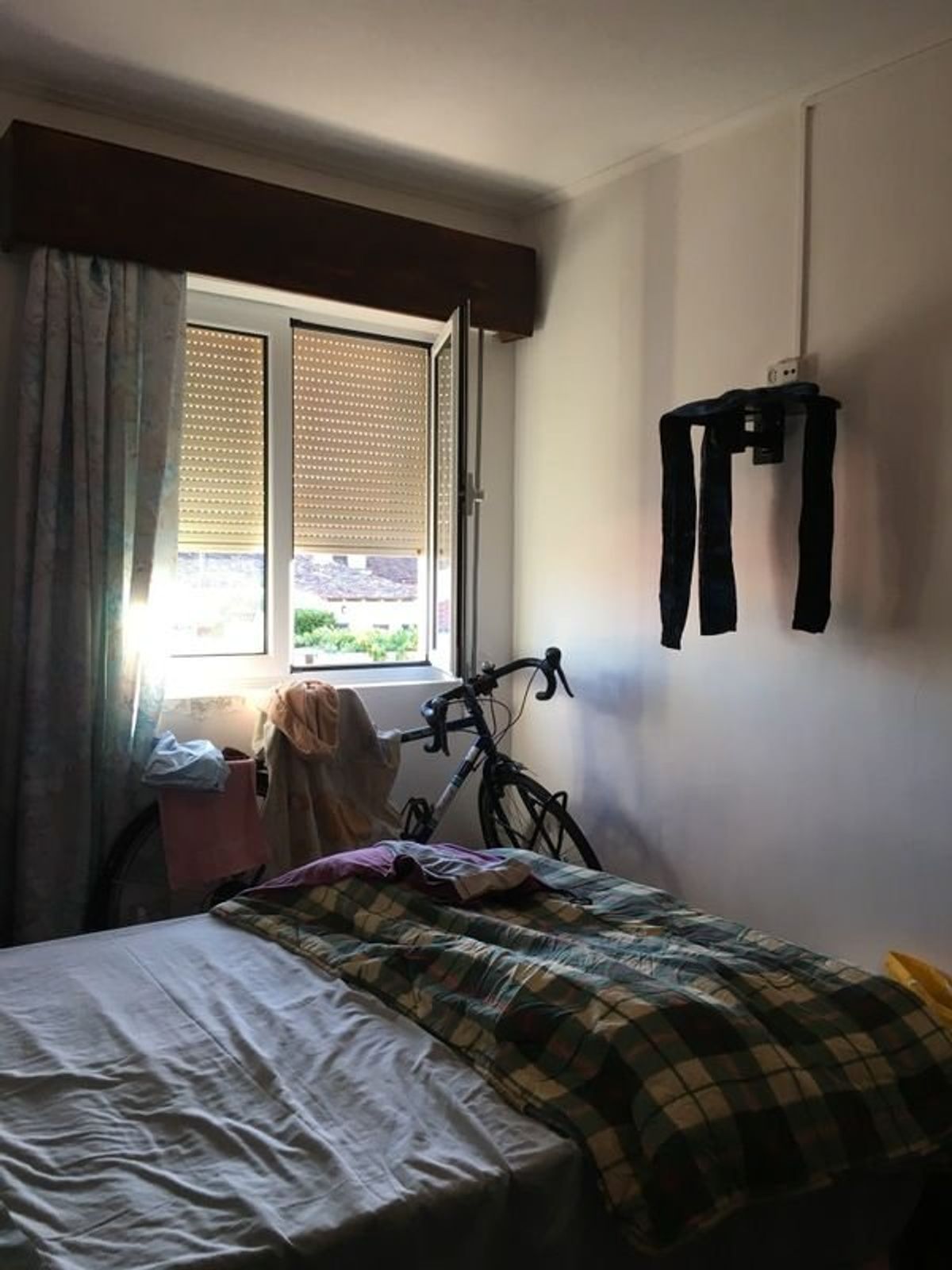 今回のカウチサーフィンホスト部屋。ホテル並み。
我々が日本のごはんを焚き、...