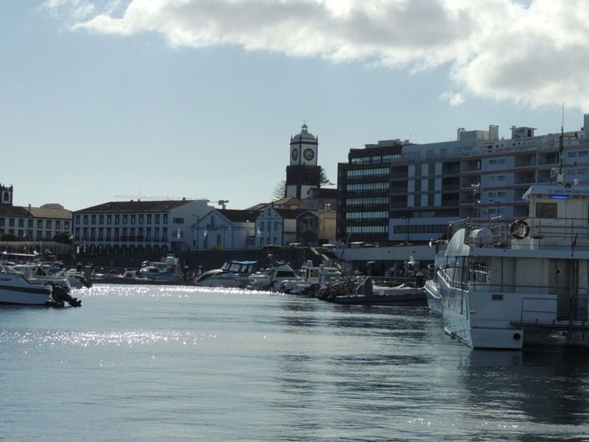 今回のカウチサーフィンホスト部屋。ホテル並み。
我々が日本のごはんを焚き、...