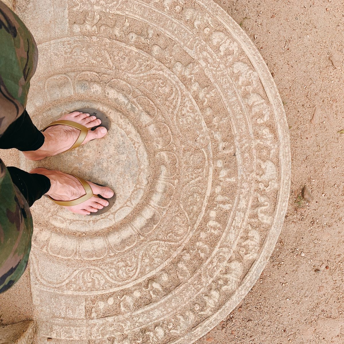 2日目はポロンナルワへ。仏像や遺跡を色々見て回る。

