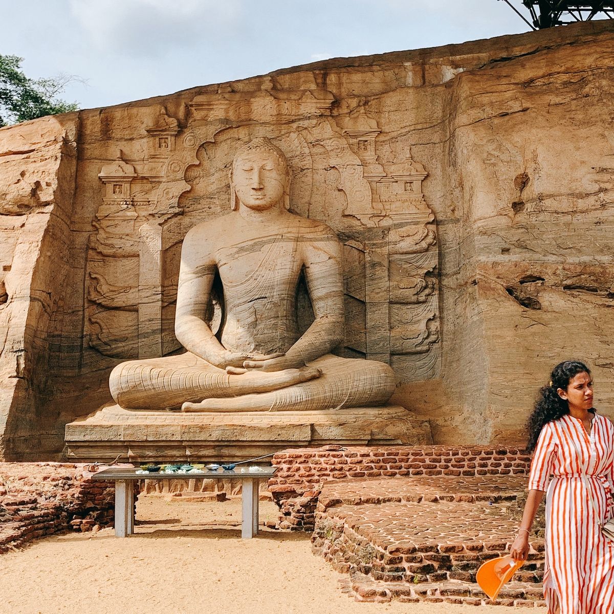 2日目はポロンナルワへ。仏像や遺跡を色々見て回る。

