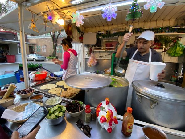 メキシコ・メキシコシティ「ただいまメキシコ！」の写真：ここのチキンのスープはめっちゃ美味しい！...