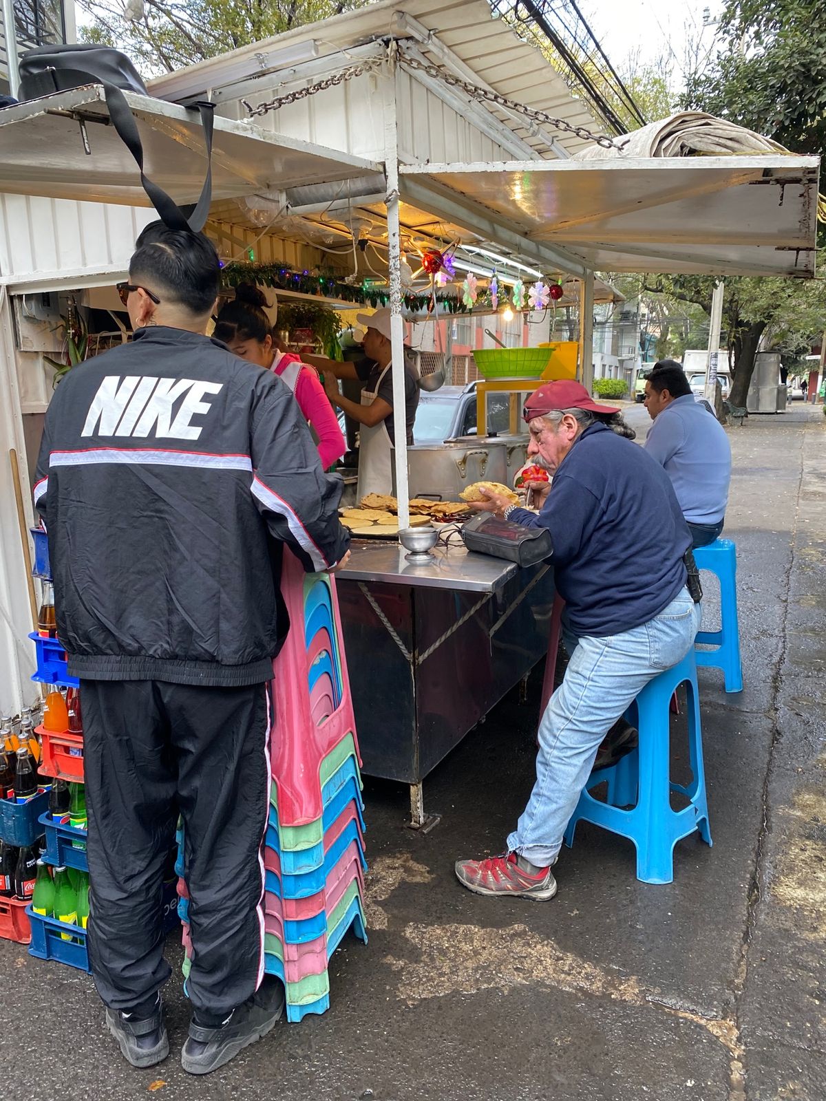 ここのチキンのスープはめっちゃ美味しい！
朝ごはんにピッタリ☺️

スープ...