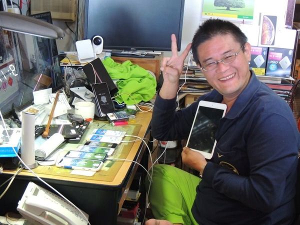 台湾・小琉球「2019年 高雄→小琉球」の写真：宿のオーナー
とても明るい。
街で偶然会...