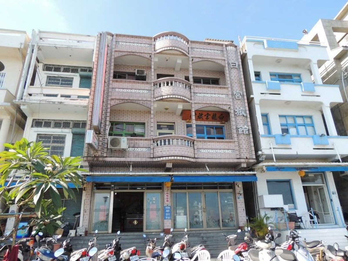 宿のオーナー
とても明るい。
街で偶然会って唐揚げをおごってくれた。