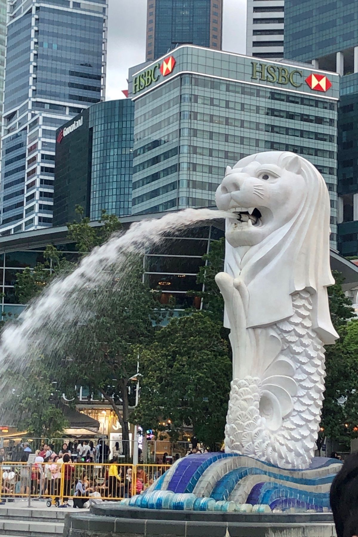 お決まりの観光スポット、マリーナベイエリアへ。