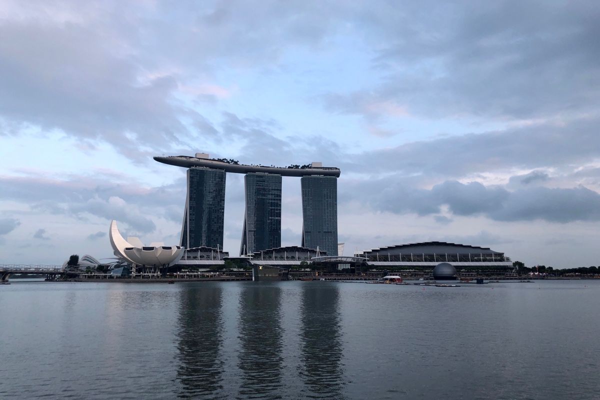 お決まりの観光スポット、マリーナベイエリアへ。