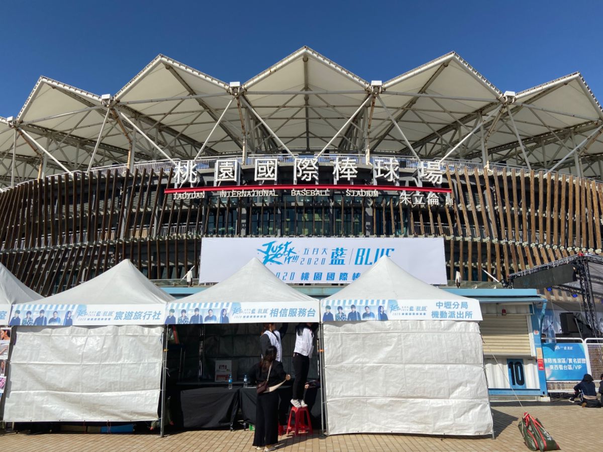 また戻って来ました。
プレミア12の名残りなのか、最寄駅に人工芝が敷いてあ...