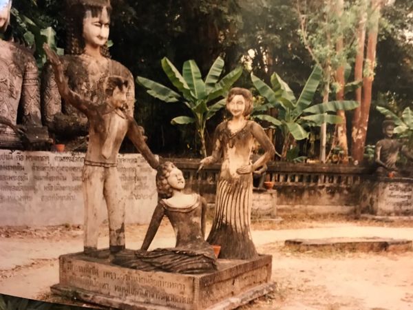 タイ・バンコク、パタヤ、ノンカーイ「メコン川の近くに謎の石像群」の写真