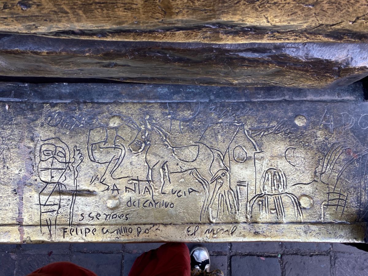 ベジャス・アルテス宮殿の近くの古本市

海外の古本ってなんかオシャレな雰囲...