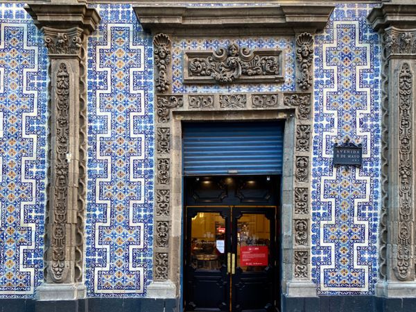 メキシコ・メキシコシティ「ただいまメキシコ！」の写真：The tile of house 

...